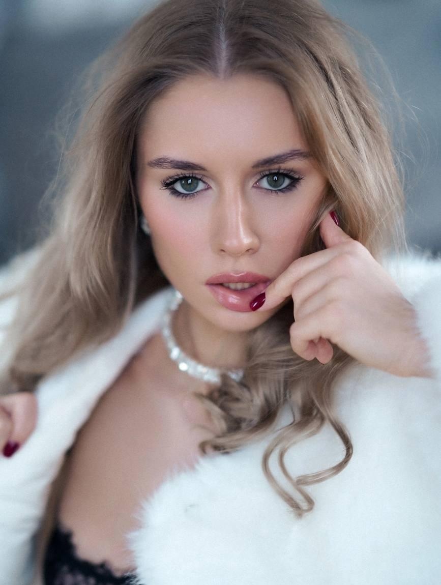 Инна привлекательная девушка из Северодвинска цена от 6000 руб